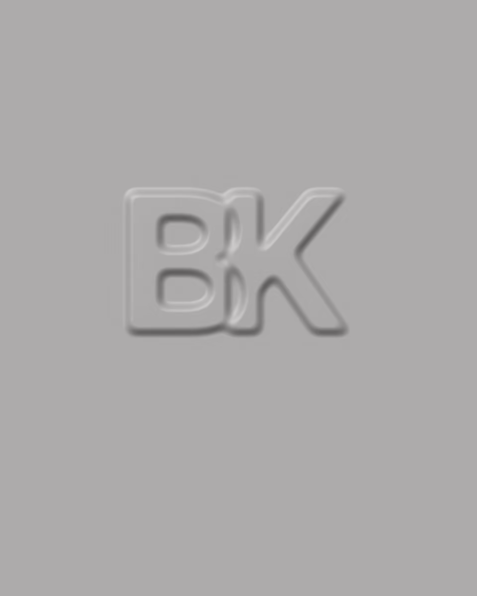 Monogram BK wytłoczony w papierze, światło pada z góry z lewej strony.